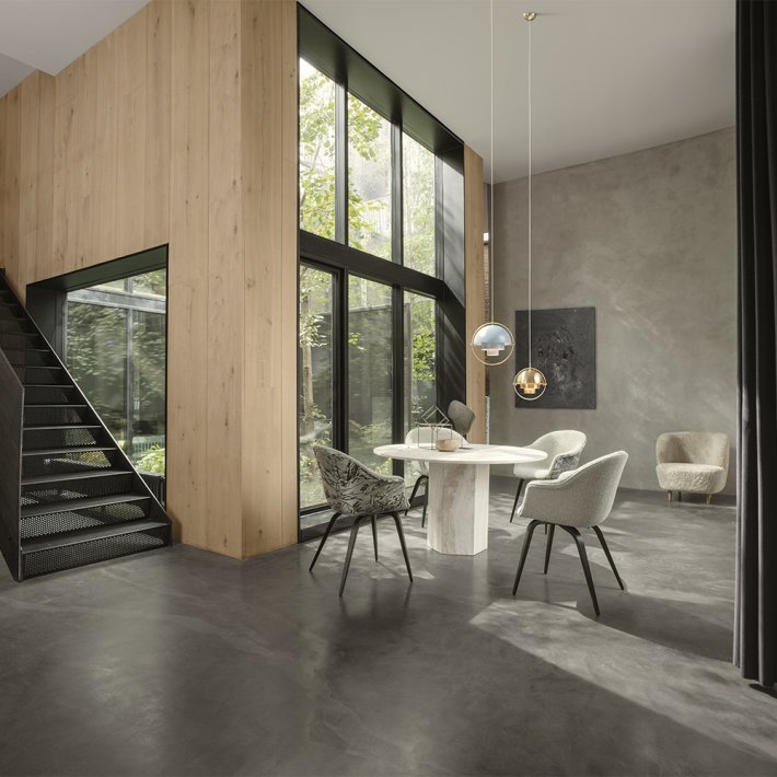 Gubi - Epic Dining Table | 130 |Travertine