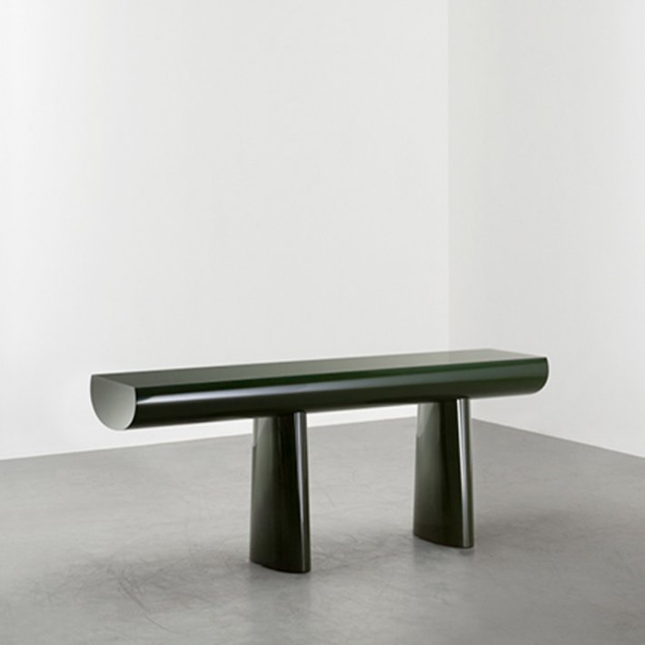 Karakter - Console Table