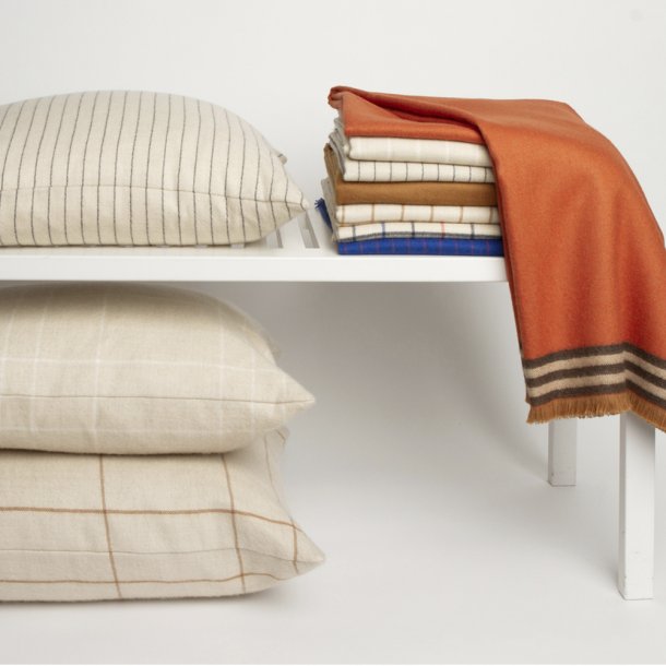 Paustian - SOFT Stripes | Creme 50x60 cm - Paustian Furniture Collection - Designdelicatessen