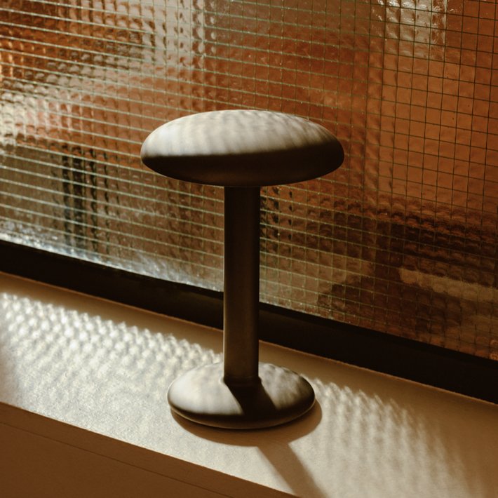 Flos - Gustave Residential | Bordlampe | Matt Anthracite