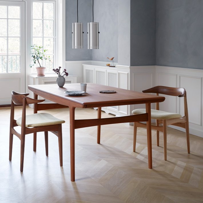 WARM NORDIC - Evermore Spisebord | 160 cm | Teakolieret eg | Inkl. 2 tillgsplader