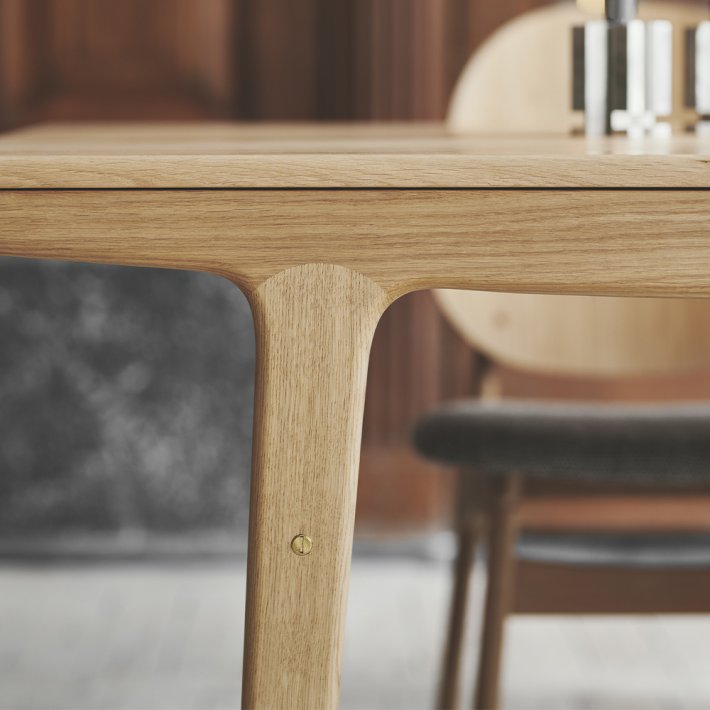 WARM NORDIC - Evermore Spisebord | 160 cm | Olieret eg | Inkl. 2 tillgsplader