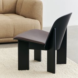 HAY - Chisel Lounge Chair | Black | Lder polstring Sense-Dark Brown