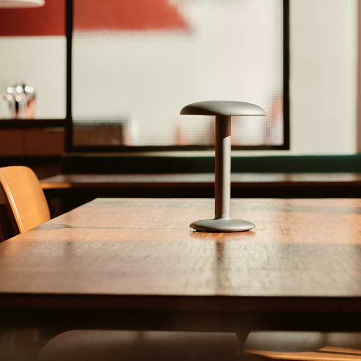 Flos - Gustave Residential | Bordlampe | Matt Anthracite