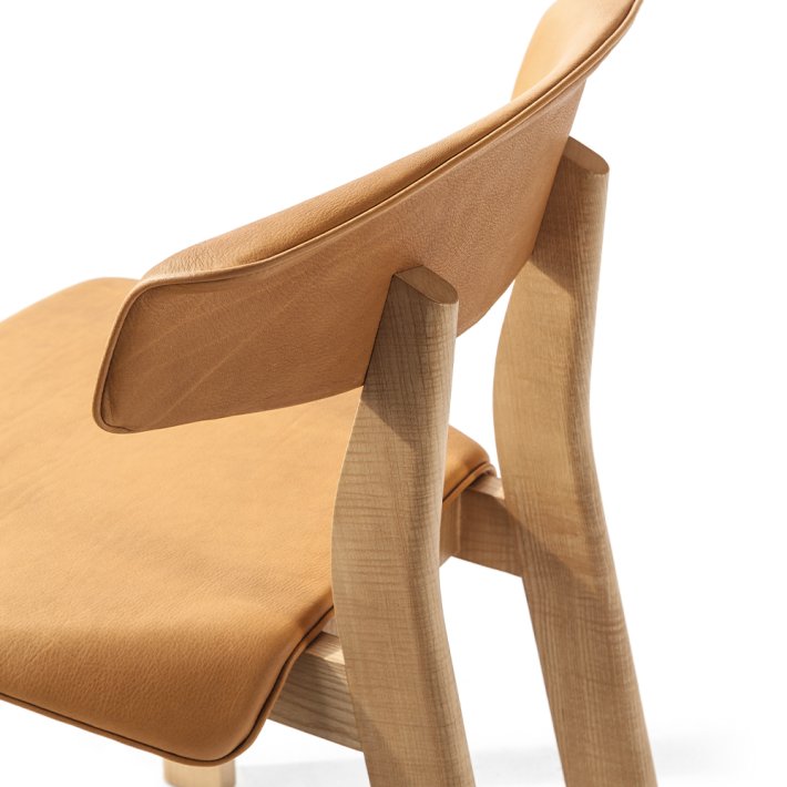 Cassina - Back-Wing Chair | Ashwood stained oak