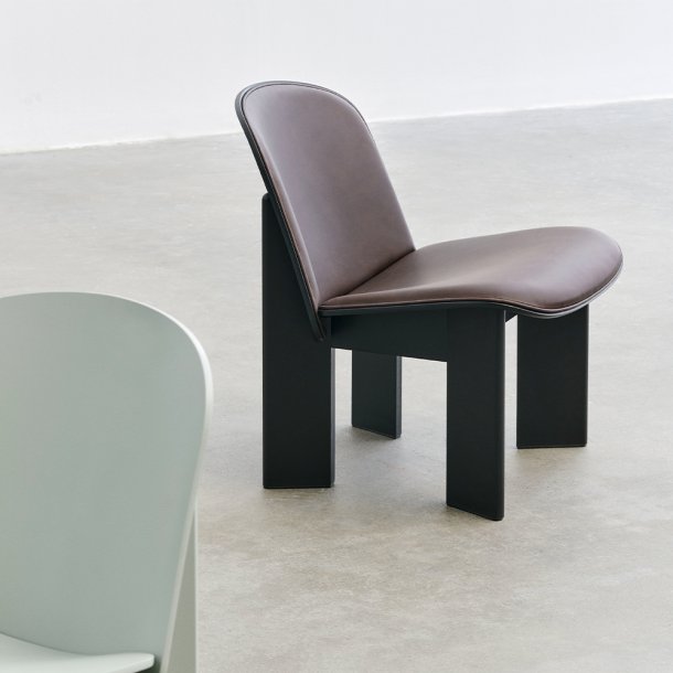 HAY - Chisel Lounge Chair | Black | Lder polstring Sense-Dark Brown