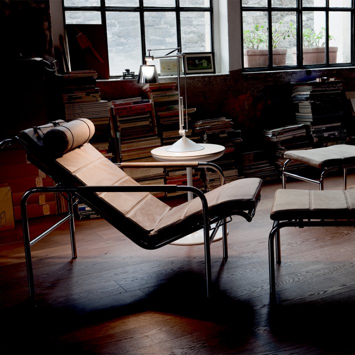 Zanotta - Genni Lounge Chair | W. Pouf