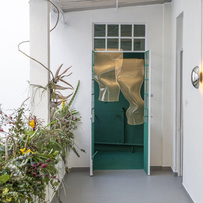 Parachilna - Gweilo Zhou GR