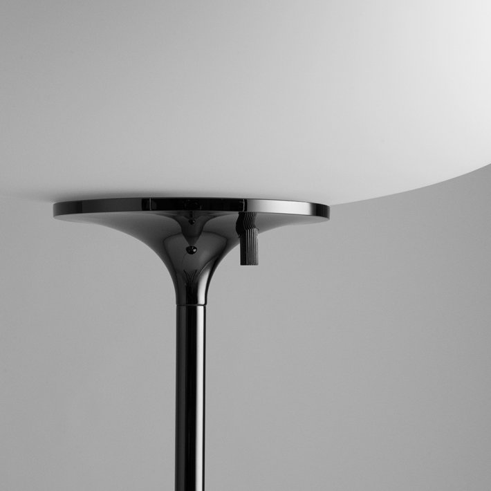Gubi - Stemlite Floor Lamp I H110 | Black Chrome