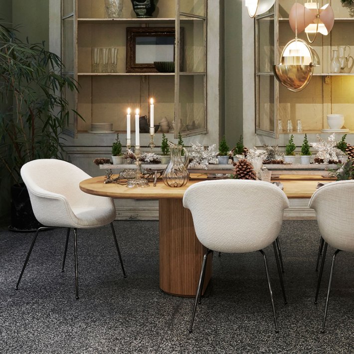 Gubi - Moon Dining Table | 300x105 cm