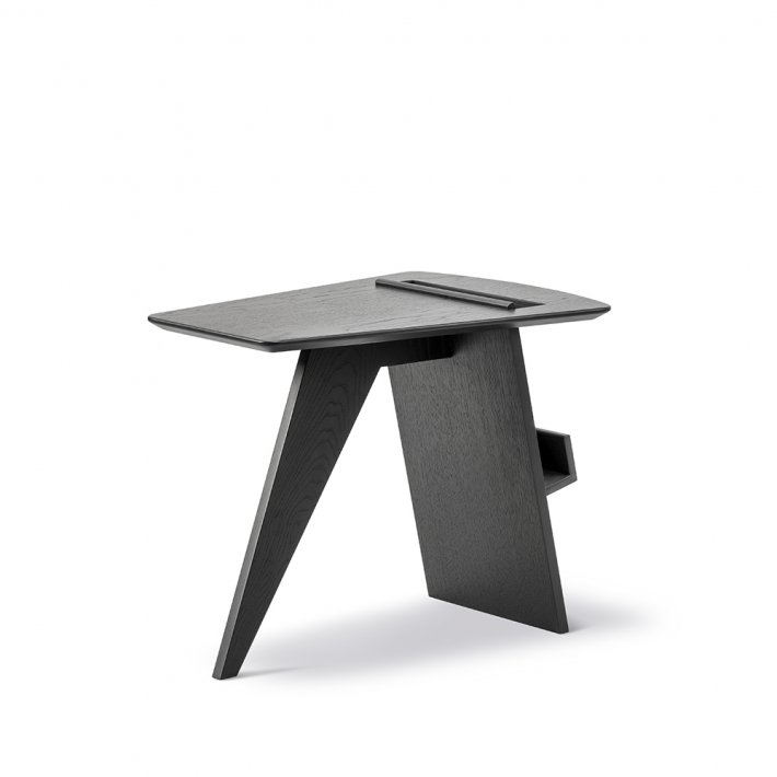 Fredericia Furniture - Magazine Table