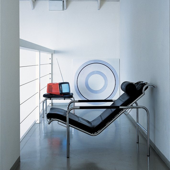 Zanotta - Genni Lounge Chair | W. Pouf