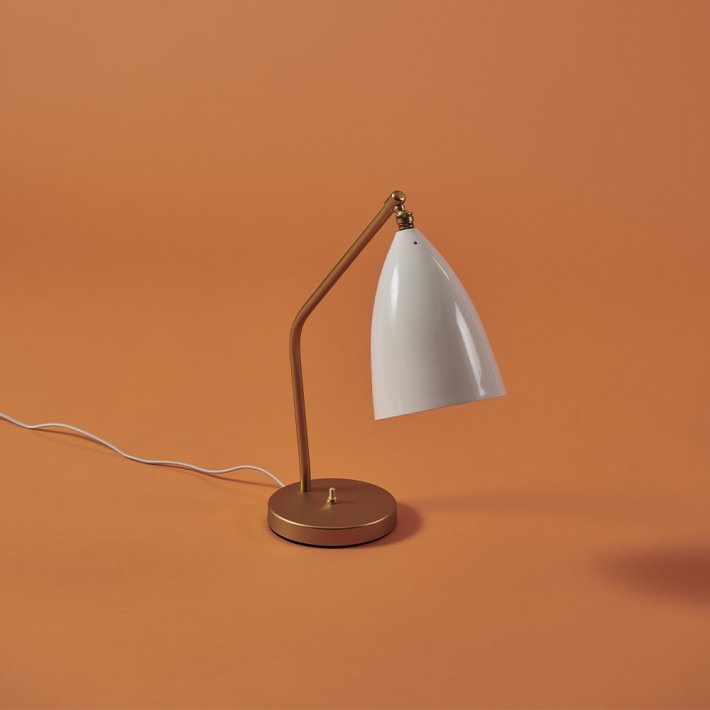 Gubi - Grashoppa Bordlampe | Alabaster White | Glossy