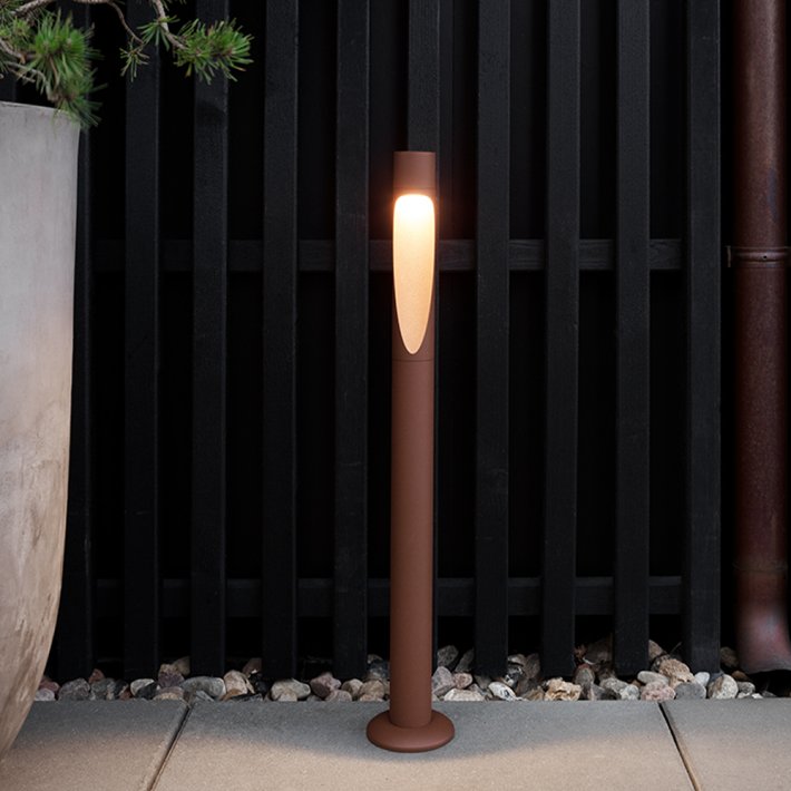 Louis Poulsen - Flindt Garden Pullert | H�j | Med adapter |&nbsp;Corten | LED 3000K 6.2W | Fodplade