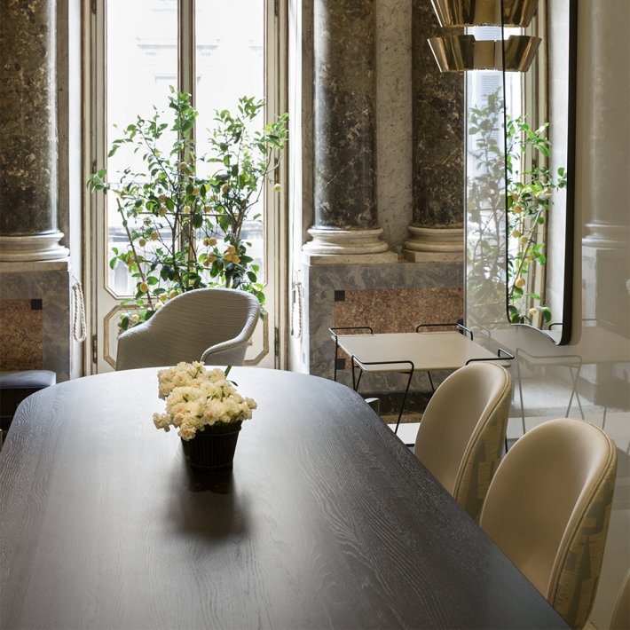 Gubi - Moon Dining Table | 300x105 cm