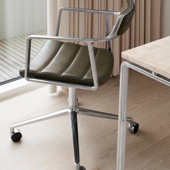 Vipp - Vipp 452 | Swivel Chair | L�der | Hjul