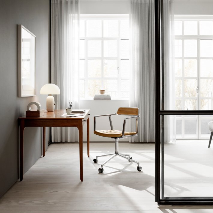 Vipp - Vipp 452 | Swivel Chair | L�der | Hjul