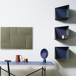 PLEASE WAIT to be SEATED - Nouveau Pin | Rouge noir/blue steel