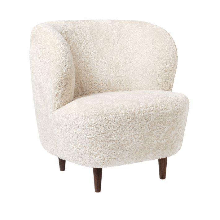 Gubi - Stay Lounge Chair | American Walnut, Moonlight Sheepskin